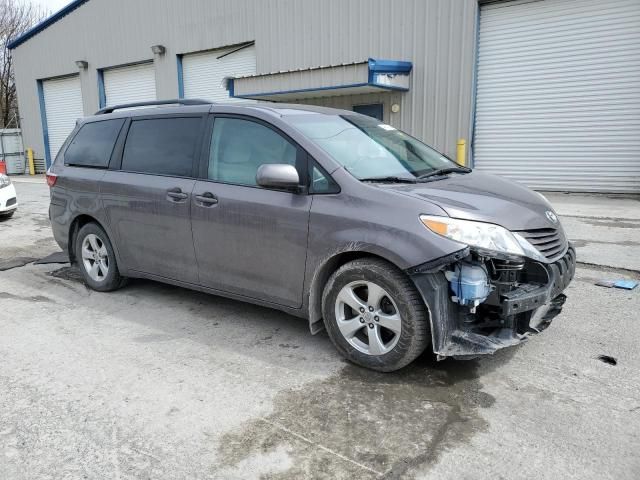 2016 Toyota Sienna LE