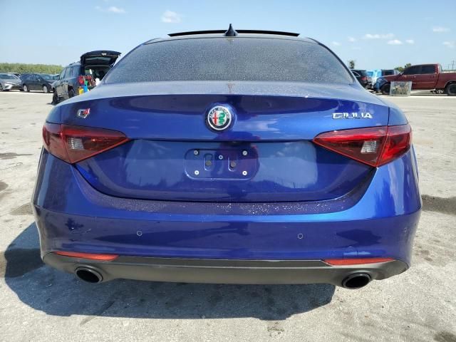 2022 Alfa Romeo Giulia Super