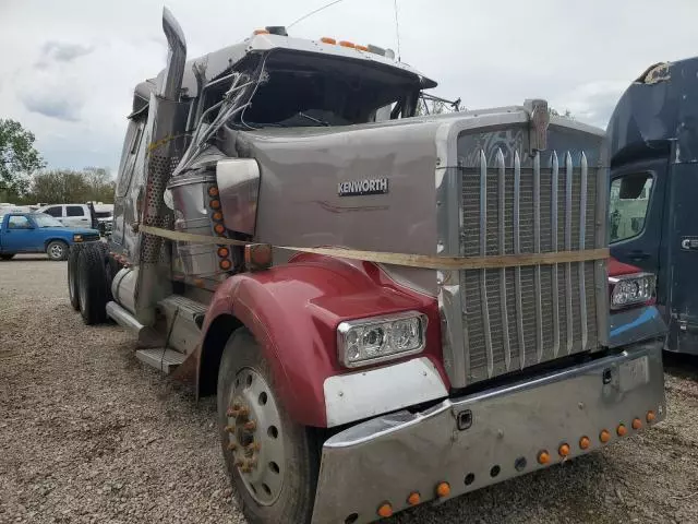 2000 Kenworth Construction W900