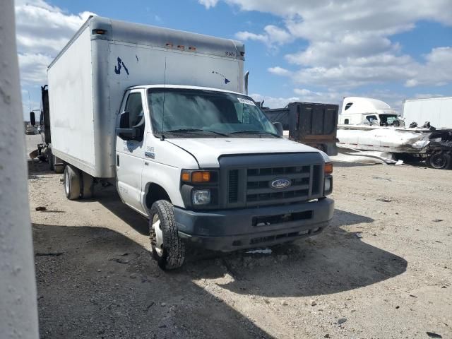 2015 Ford Econoline E350 Super Duty Cutaway Van