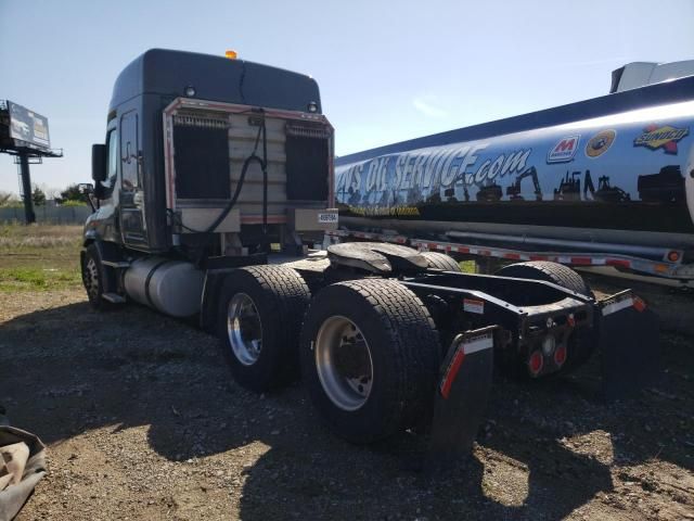 2017 Freightliner Cascadia 113