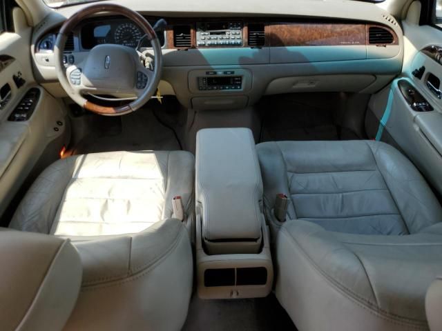 2002 Lincoln Town Car Signature