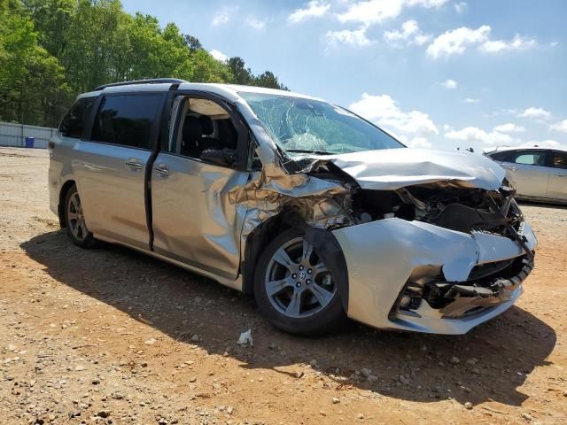 2020 Toyota Sienna SE