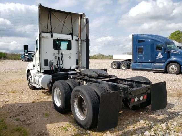 2017 Kenworth Construction T680