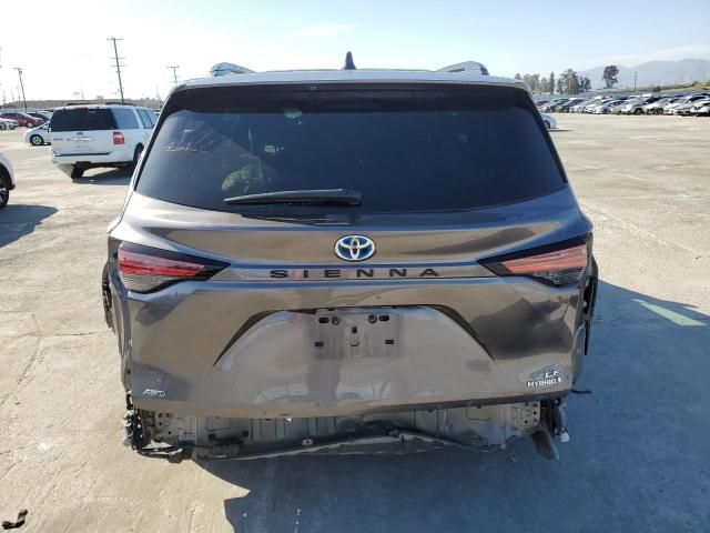 2022 Toyota Sienna LE