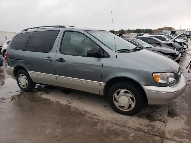 2000 Toyota Sienna LE