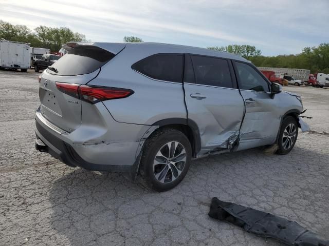 2022 Toyota Highlander Hybrid XLE