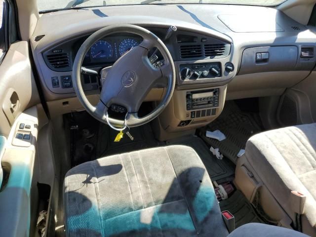 2001 Toyota Sienna LE