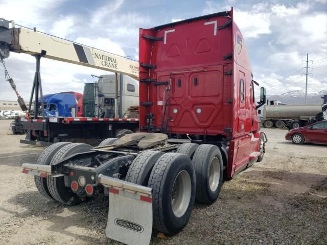 2020 Freightliner Cascadia 126