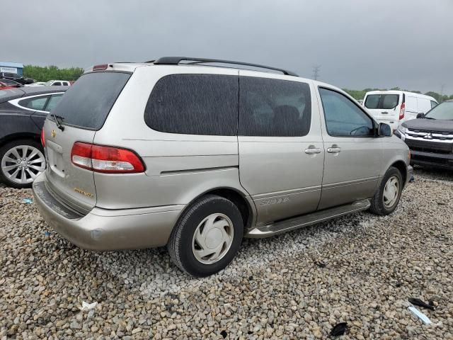 2001 Toyota Sienna LE