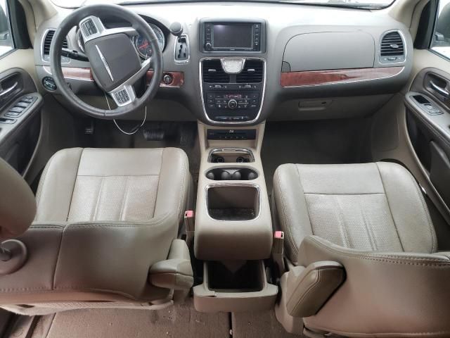 2013 Chrysler Town & Country Touring L