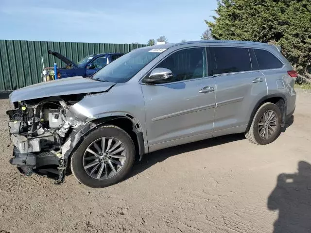 2017 Toyota Highlander SE