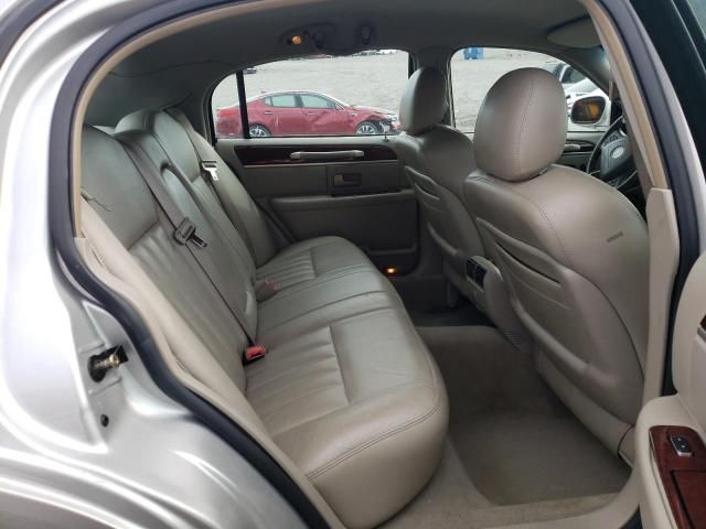 2004 Lincoln Town Car Executive