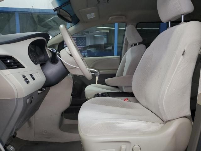 2013 Toyota Sienna LE