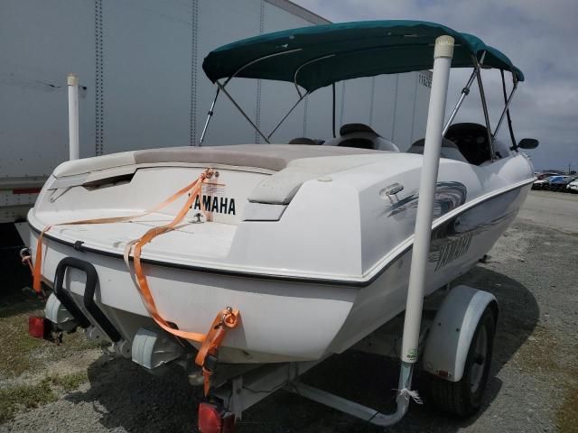 2000 Yamaha Boat