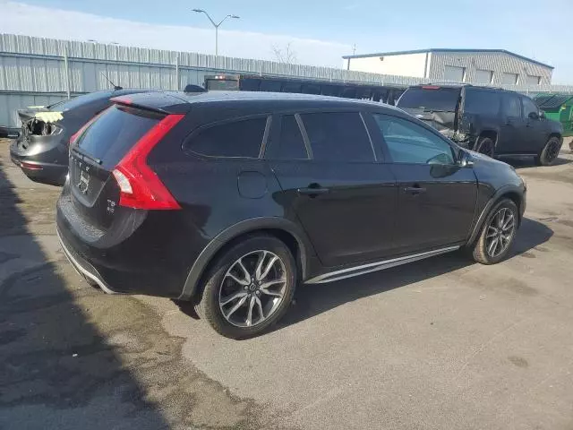 2016 Volvo V60 Cross Country Premier