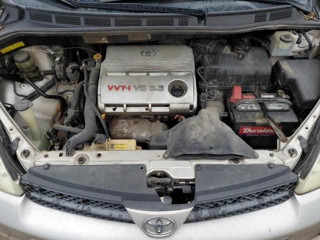 2004 Toyota Sienna XLE