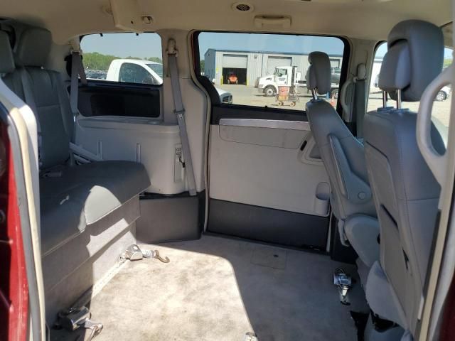 2011 Volkswagen Routan SE