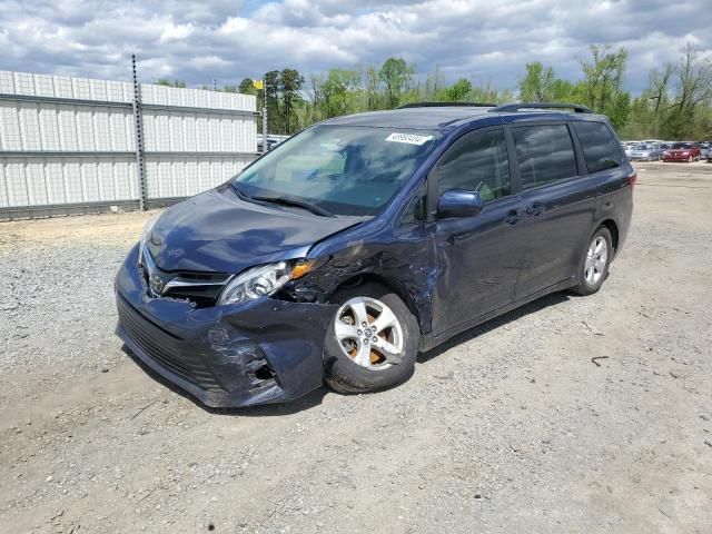 2018 Toyota Sienna LE