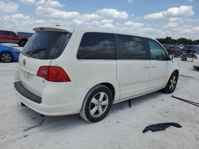 2010 Volkswagen Routan SE