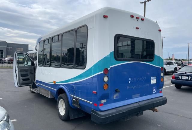 2015 Ford Econoline E450 Super Duty Cutaway Van