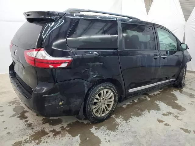 2017 Toyota Sienna XLE