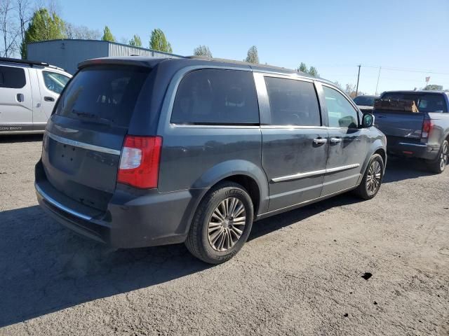 2013 Chrysler Town & Country Touring L