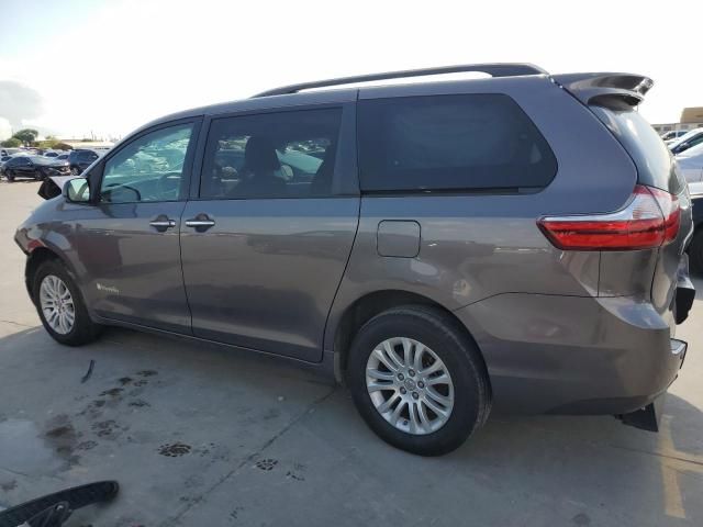 2016 Toyota Sienna XLE