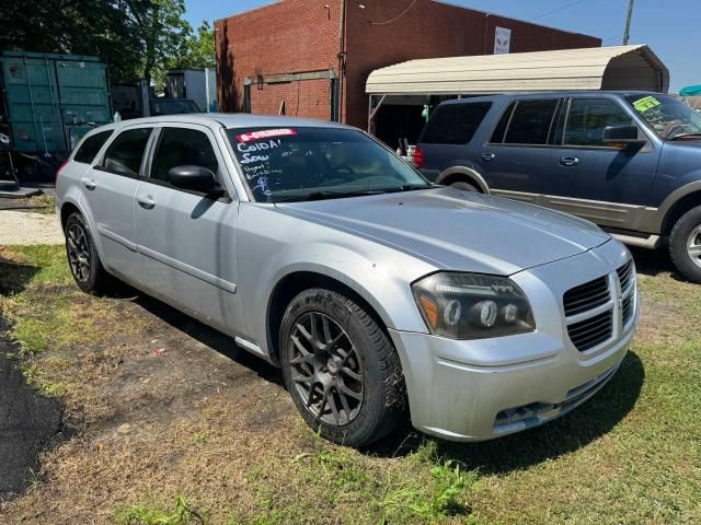 2005 Dodge Magnum SE