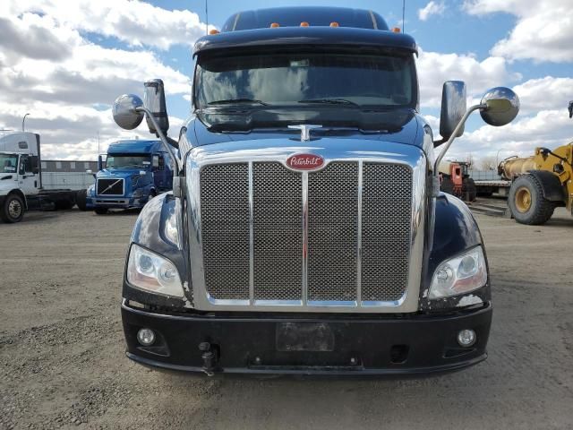 2012 Peterbilt 587