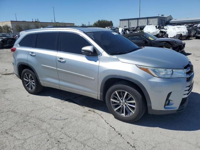 2017 Toyota Highlander SE