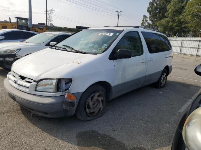 1998 Toyota Sienna LE