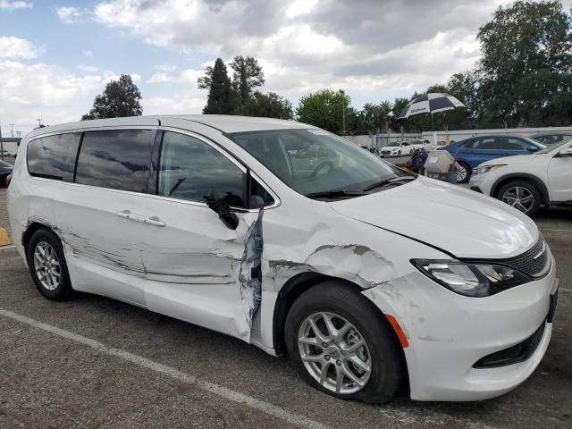 2022 Chrysler Voyager LX