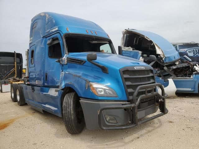 2020 Freightliner Cascadia 126