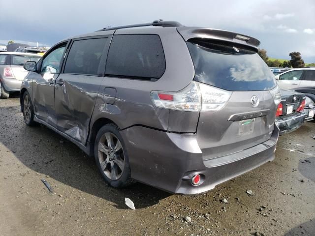 2011 Toyota Sienna Sport