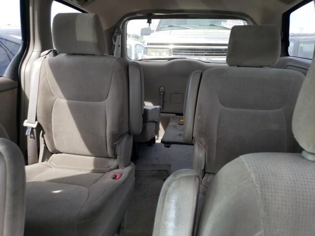 2004 Toyota Sienna CE