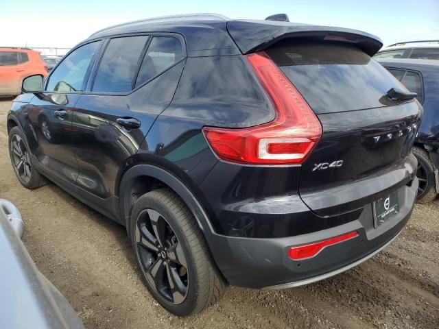 2020 Volvo XC40 T5 Momentum