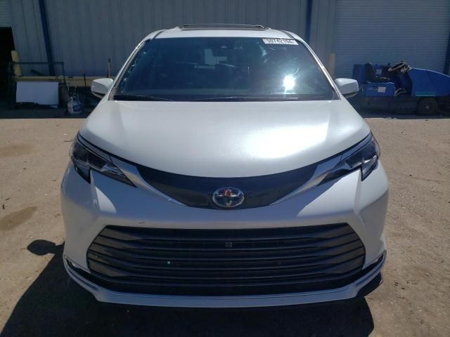 2022 Toyota Sienna Limited