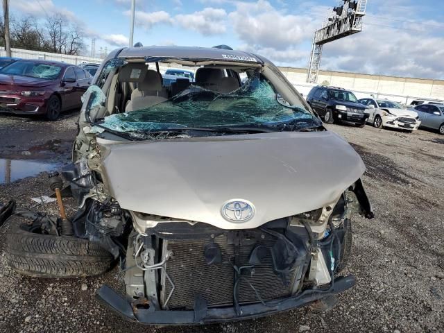 2011 Toyota Sienna LE