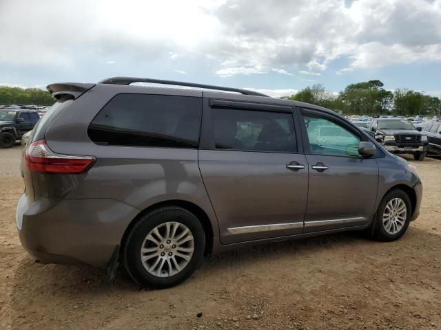 2016 Toyota Sienna XLE