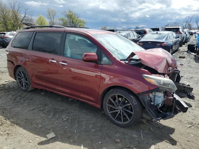 2015 Toyota Sienna Sport