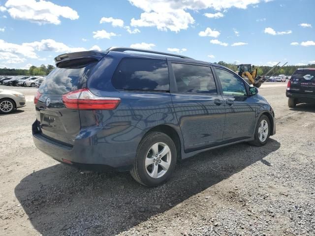 2018 Toyota Sienna LE