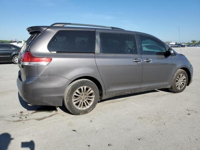 2013 Toyota Sienna XLE