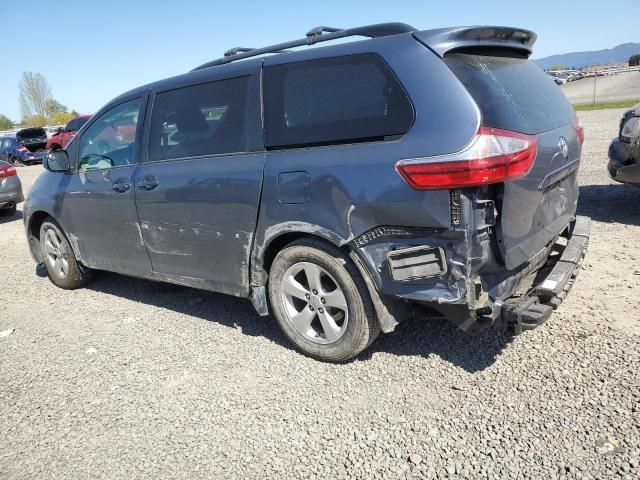 2016 Toyota Sienna LE