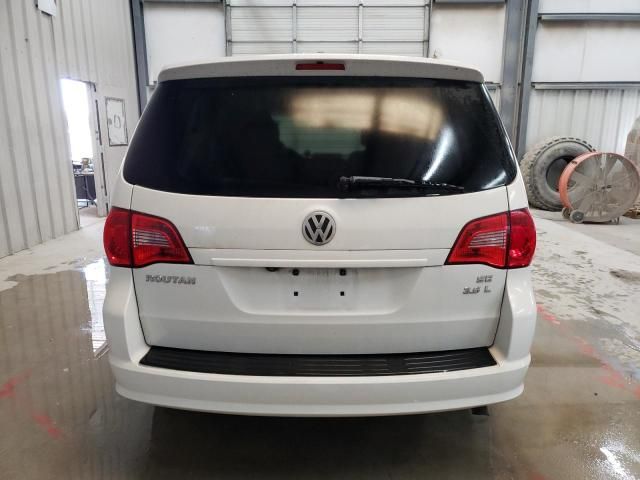 2014 Volkswagen Routan SE