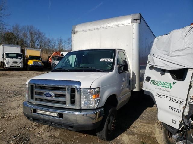 2016 Ford Econoline E350 Super Duty Cutaway Van