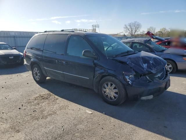 2004 Chrysler Town & Country Limited