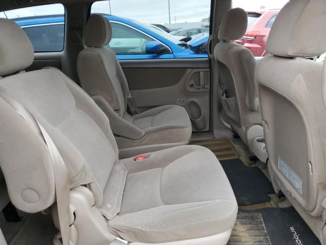 2005 Toyota Sienna CE