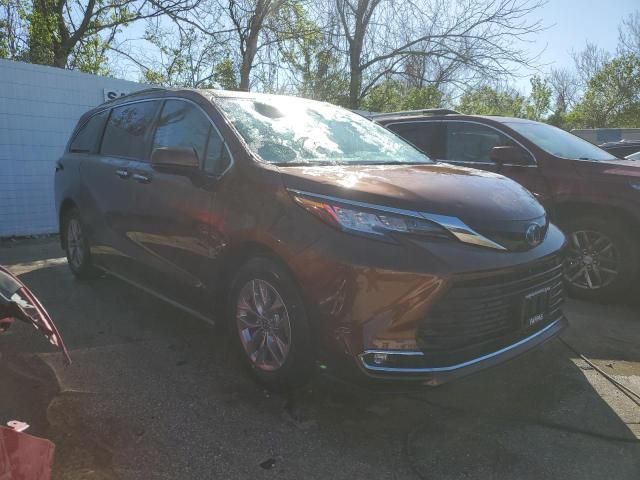 2022 Toyota Sienna XLE