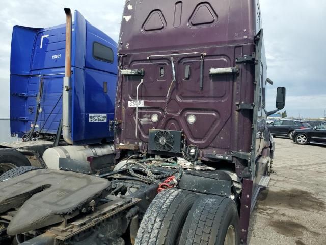 2019 Freightliner Cascadia 126